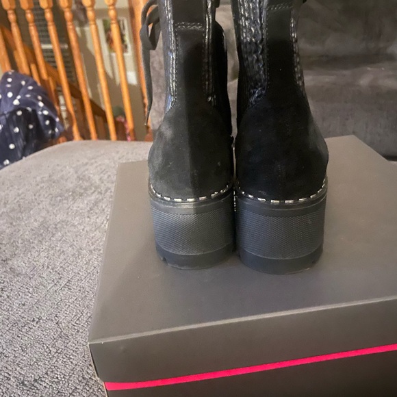 SOLD: Beautiful Vince Camuto boots! Like new!! - Picture 3 of 6